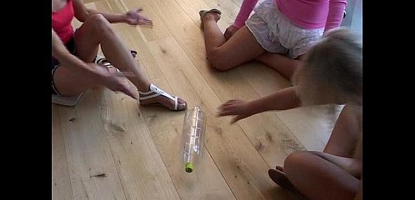  Demi, Emma & Tyler play a game of Spin-the-Bottle